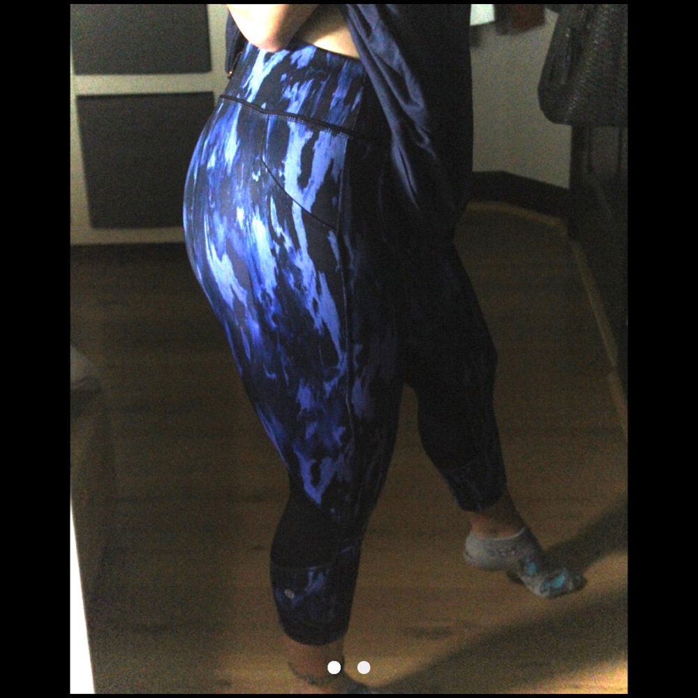 Lulu lemon leggings in a blue and black pattern